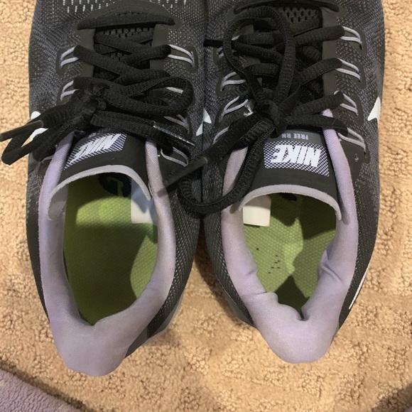 Nike Free Runs - Picture 4 of 4
